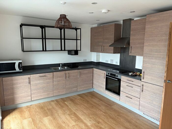 3 Bedroom Flat To Rent In Powell Road, London, E5