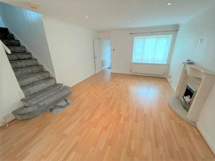 4 Bedroom Semi-Detached House To Rent In Tanglewood, Fulwood, Preston, PR2