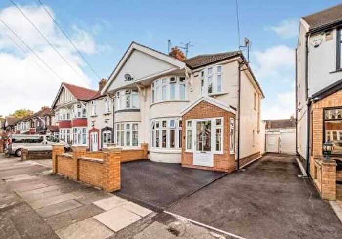 3 Bedroom Detached House To Rent In Ashburton Avenue, Barking, Ilford, London, IG3