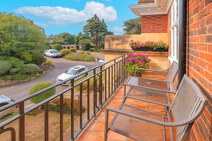 2 Bedroom Flat For Sale In Friars Lane, Richmond, TW9