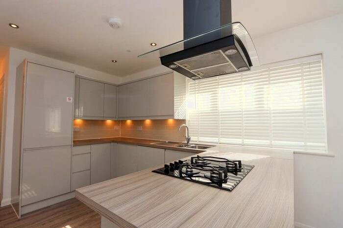 2 Bedroom Flat To Rent In High Street, Epping, CM16