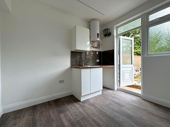 Studio To Rent In Kingsway, Wembley, HA9