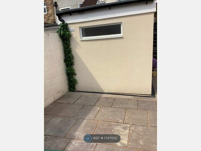1 Bedroom Flat To Rent In Ground Floor, Isleworth, TW7