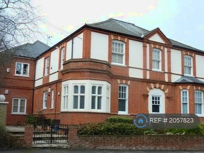 1 Bedroom Flat To Rent In High Street, Great Baddow, Chelmsford, CM2