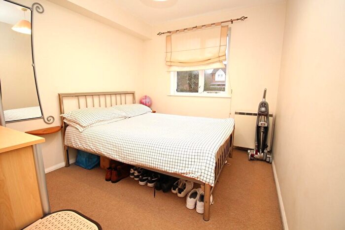 1 Bedroom Flat To Rent In Percy Gardens, Worcester Park, KT4