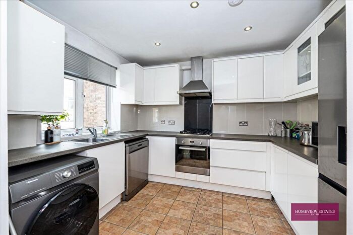 3 Bedroom Flat To Rent In Cavendish Close, Cavendish Road, London, NW6