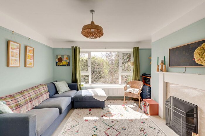 2 Bedroom Flat For Sale In Southbrook Road, London, SE12