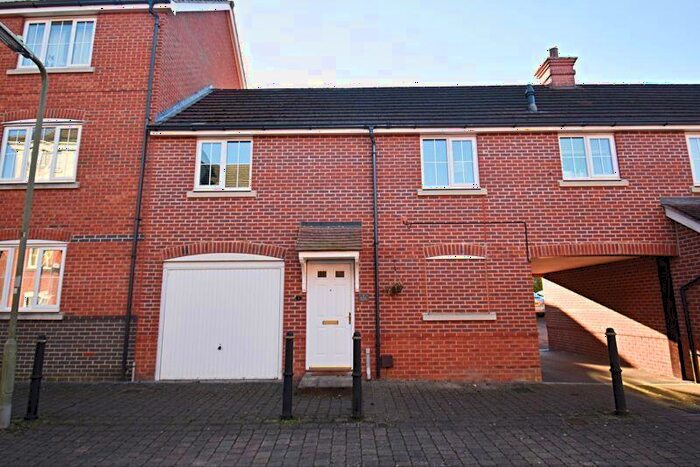 2 Bedroom Flat To Rent In De Port Gardens, Chineham, RG24