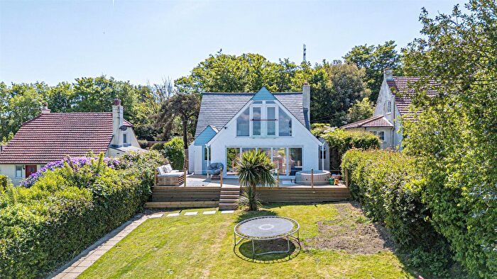 4 Bedroom Detached House For Sale In Winchelsea Lane, Hastings, TN35