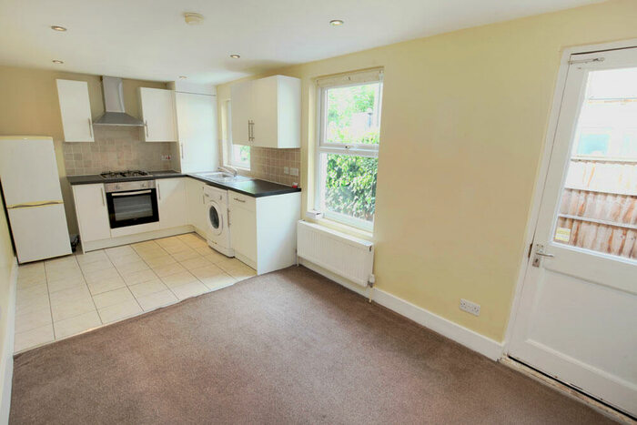 2 Bedroom Flat To Rent In Bulwer Road, Upper Leytonstone, E11