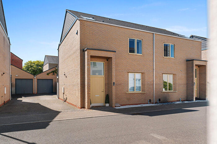 3 Bedroom Semi-Detached House For Sale In The Rowans, Humberston, DN36