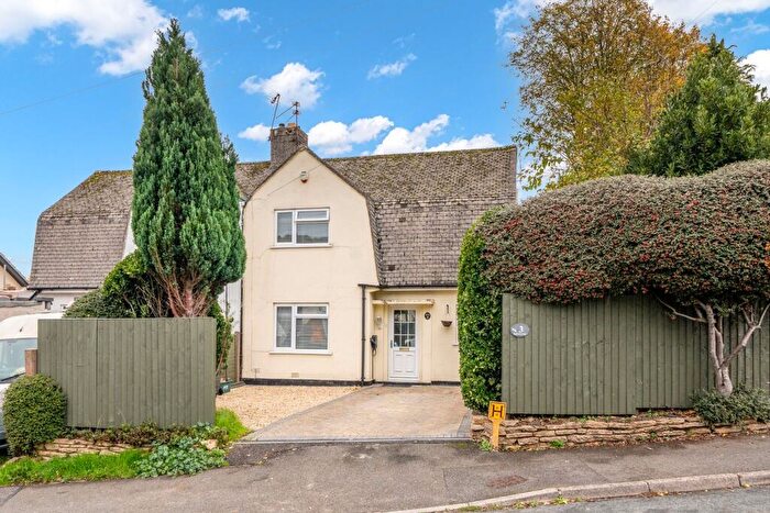 3 Bedroom Semi Detached House For Sale In Somerset Avenue, Dursley, GL11