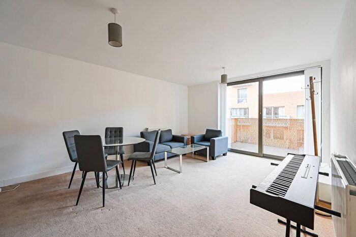 2 Bedroom Flat For Sale In Nelson Walk, Bow, London, E3