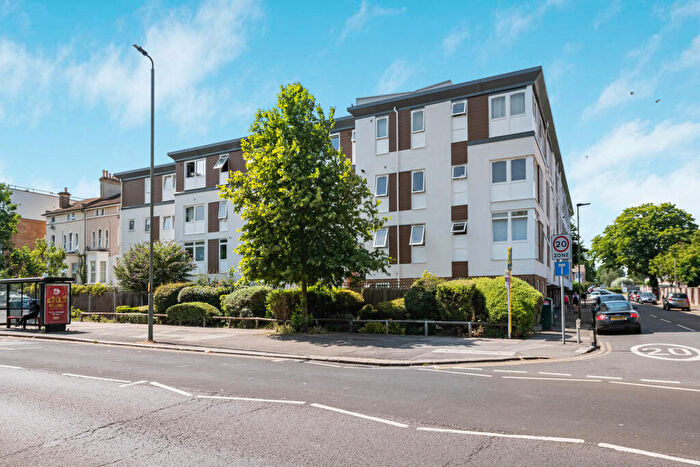 2 Bedroom Apartment For Sale In Weighton Road, London, SE20