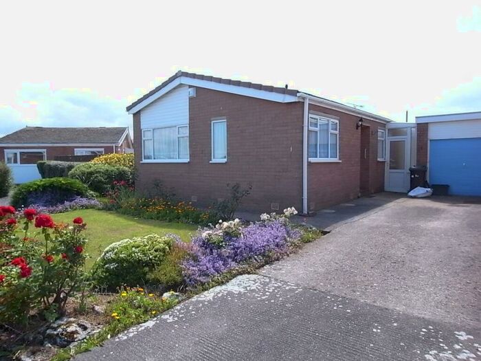 2 Bedroom Detached Bungalow To Rent In Drake Close, Penrhyn Bay, LL30