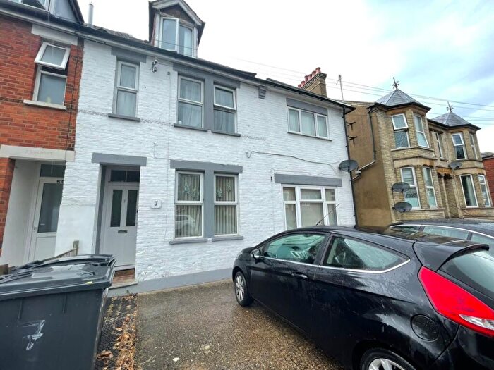 5 Bedroom Semi Detached House To Rent In Roberts Road, HP13