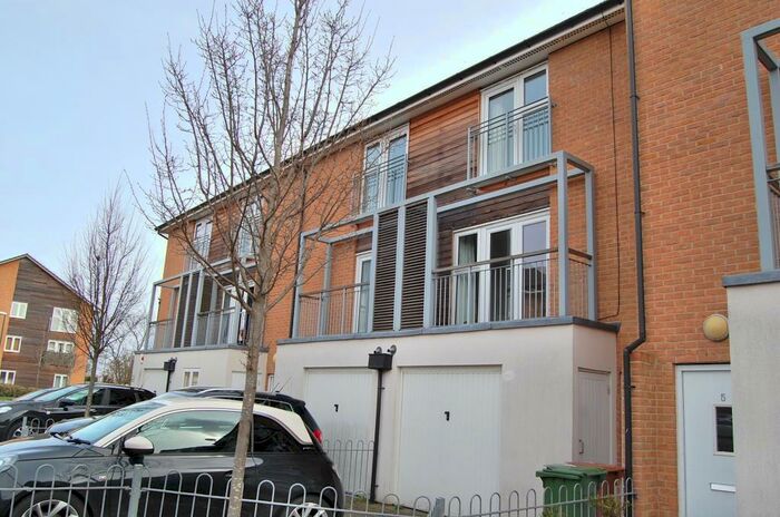 3 Bedroom House To Rent In Hanno Close, Wallington, Surrey, SM6