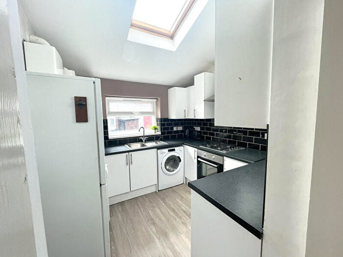 6 Bedroom Terraced House To Rent In Ashville Avenue, Hyde Park, Leeds, LS6