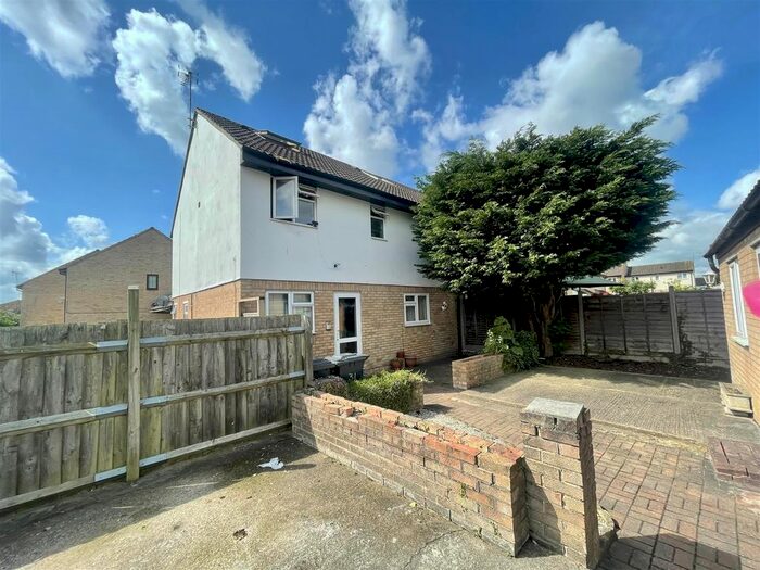 Studio To Rent In Jacksons Drive, Cheshunt, Waltham Cross, EN7