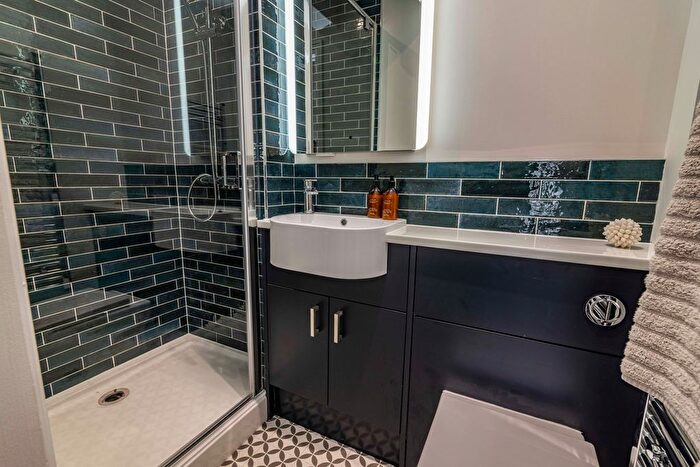 2 Bedroom Flat To Rent In Apartment, Powell House, LN5
