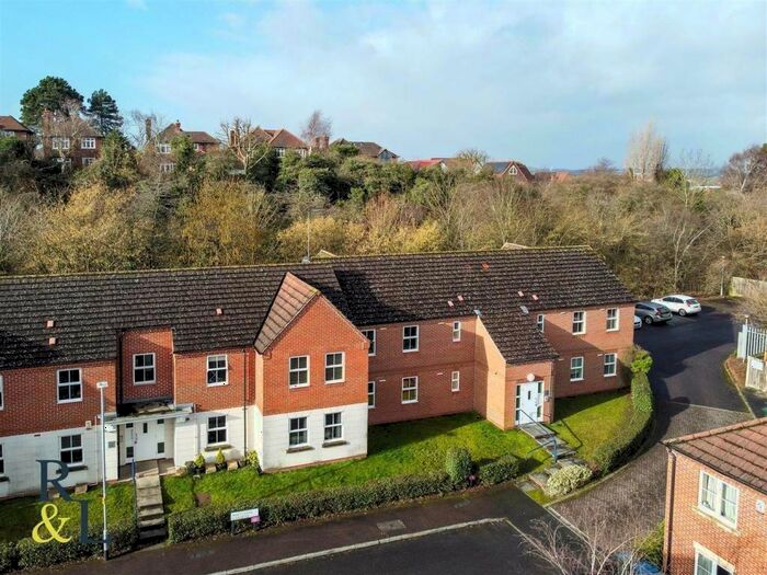 3 Bedroom Flat To Rent In Whitcliffe Gardens, West Bridgford, Nottingham, Nottinghamshire, NG2