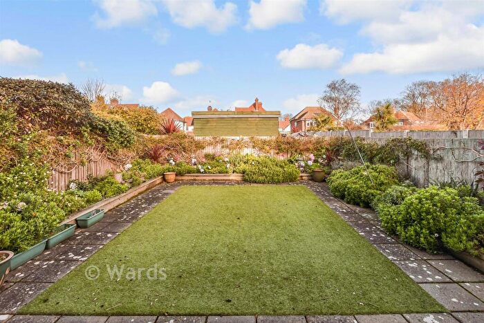 2 Bedroom Ground Maisonette For Sale In Wickham Avenue, Ramsgate, Kent, CT11