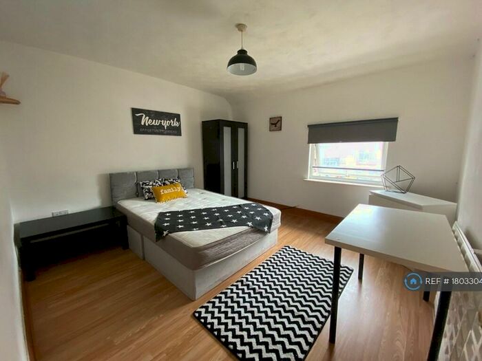 2 Bedroom Flat To Rent In Humberstone Gate, Leicester, LE1