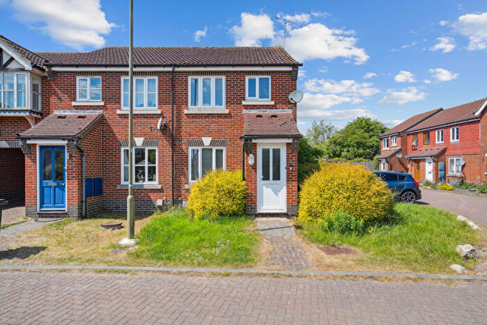 2 Bedroom End Of Terrace House For Sale In Lea Grove, Didcot, OX11