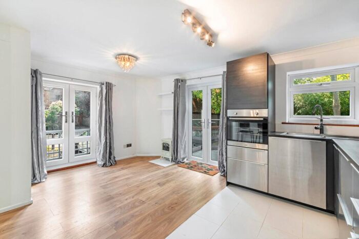 2 Bedroom Semi-Detached House To Rent In Cunard Walk, Surrey Quays, SE16