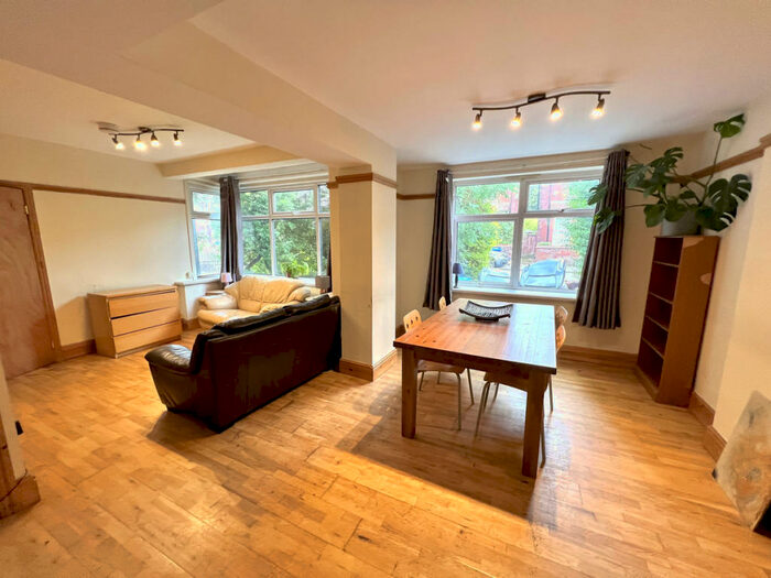 4 Bedroom Semi-Detached House To Rent In Beech Grove, Manchester, M14