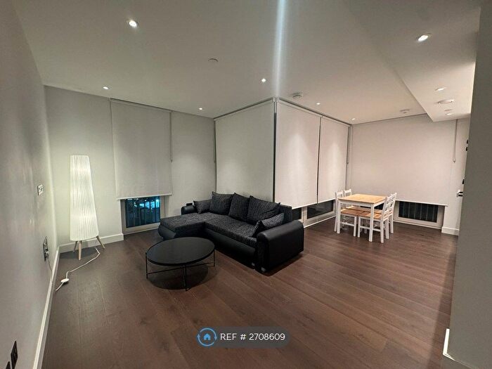 2 Bedroom Flat To Rent In Fountain Parkway, London, W12