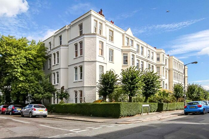 3 Bedroom Flat To Rent In Disraeli Gardens, Putney, SW15
