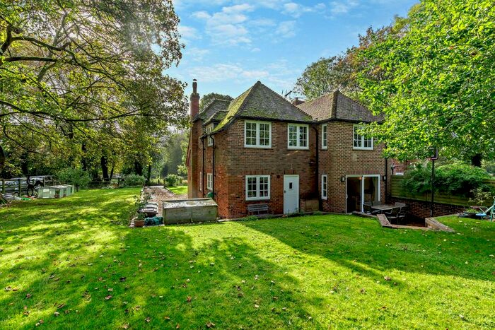 4 Bedroom Semi-Detached House For Sale In Hunton, Winchester, Hampshire, SO21