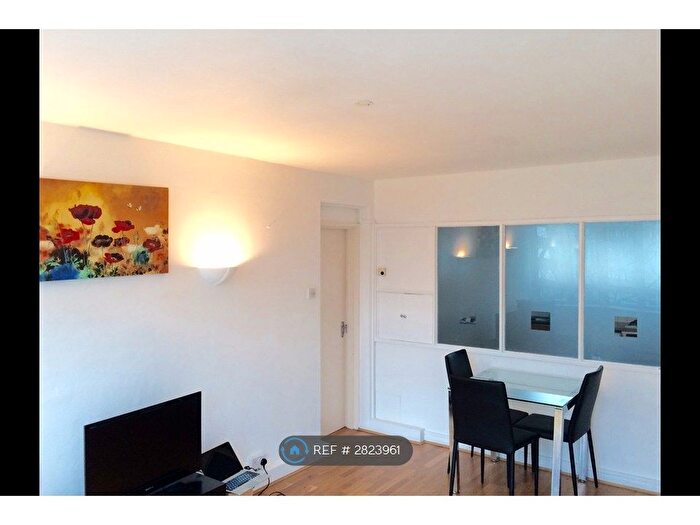 2 Bedroom Flat To Rent In Wyclif Court, London, EC1V