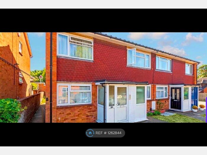 2 Bedroom Flat To Rent In Tennyson Road, St. Albans AL2