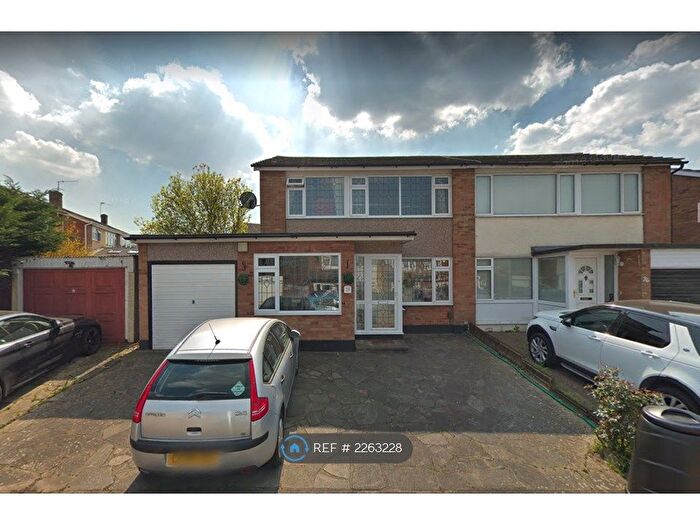 3 Bedroom Semi-Detached House To Rent In Dunster Crescent, Hornchurch, RM11