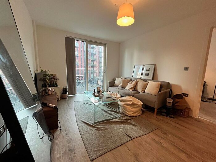 2 Bedroom Flat To Rent In Lockgate Square, Salford, M5