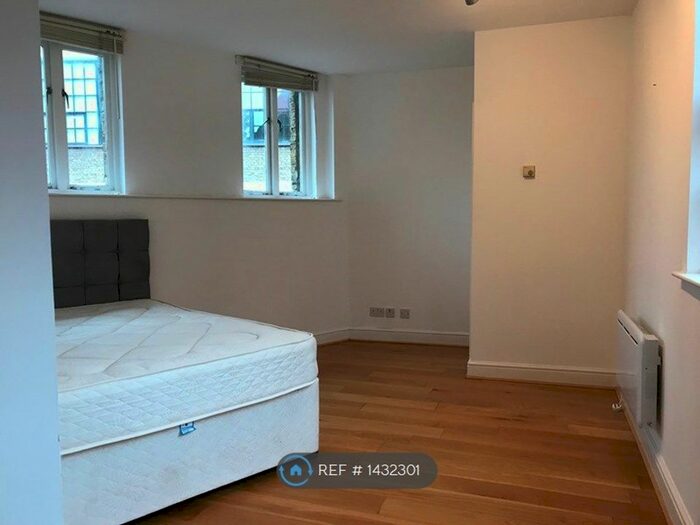Studio To Rent In Brewhouse Lane, London, E1W