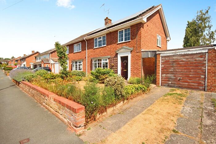 3 Bedroom Semi-Detached House For Sale In Newnham Road, Leamington Spa, CV32