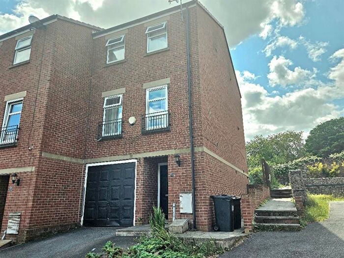 3 Bedroom End Of Terrace House For Sale In Granville Court, Dewsbury, WF13