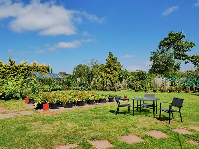 5 Bedroom Detached House For Sale In Warren Crescent, Calne, SN11