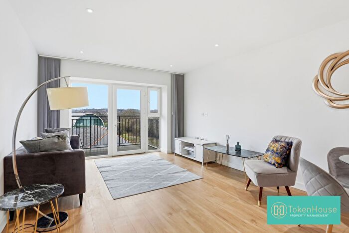 2 Bedroom Flat To Rent In Beaufort Square, London, NW9