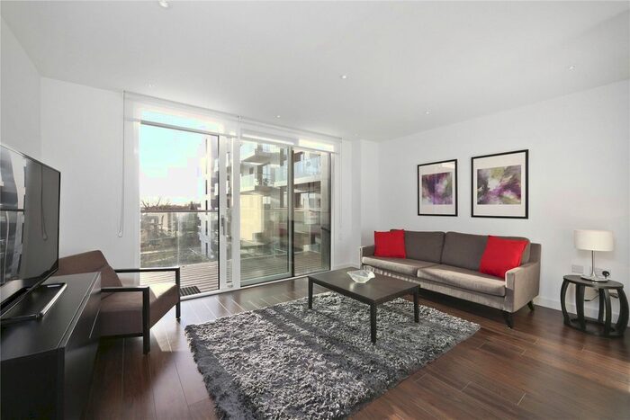 3 Bedroom Flat To Rent In Devan Grove, London, N4