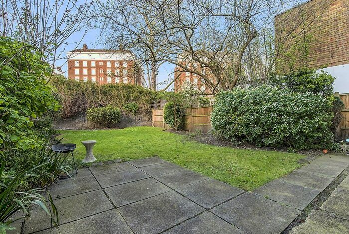 2 Bedroom Flat To Rent In Edith Road, London, W14