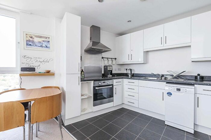 2 Bedroom Flat To Rent In Coppermill Heights, Tottenham, London, N17