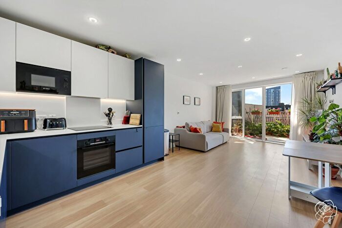 3 Bedroom Flat For Sale In Chadwick Building, Penny Brookes Street, Stratford, E15