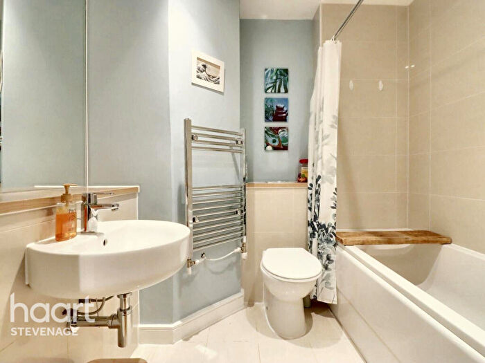 2 Bedroom Apartment For Sale In Woolners Way, Stevenage, SG1