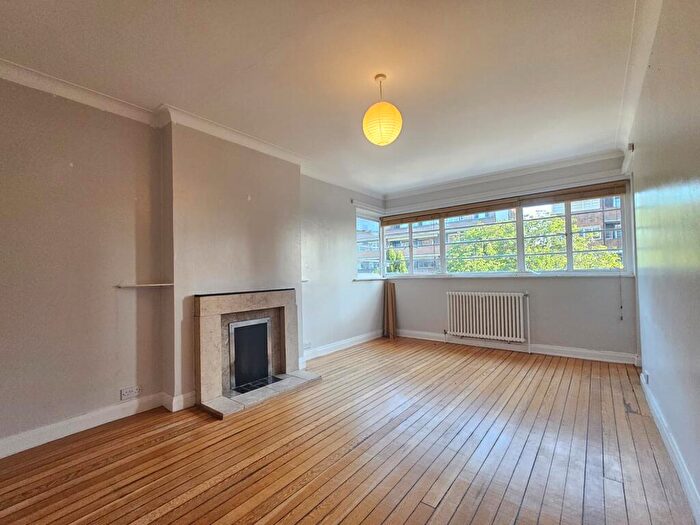 2 Bedroom Apartment To Rent In Dorchester Court, London, SE24