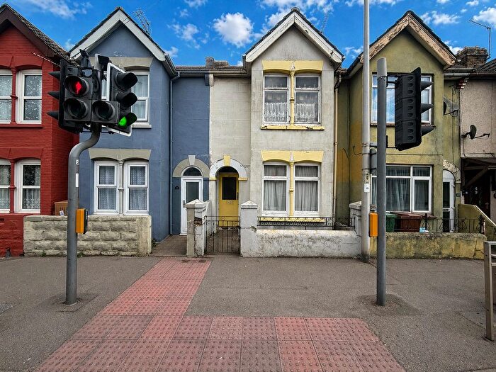 3 Bedroom Terraced House For Sale In Rainham Road, Gillingham, Kent, ME7