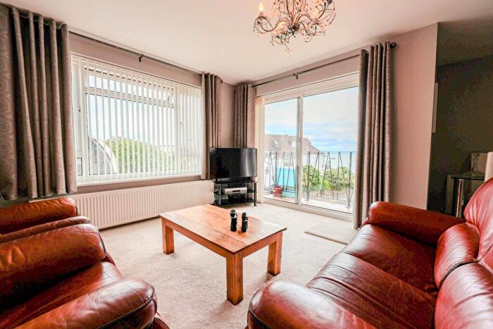 2 Bedroom Flat For Sale In Eastern Esplanade, Thorpe Bay, Southend-On-Sea, SS1